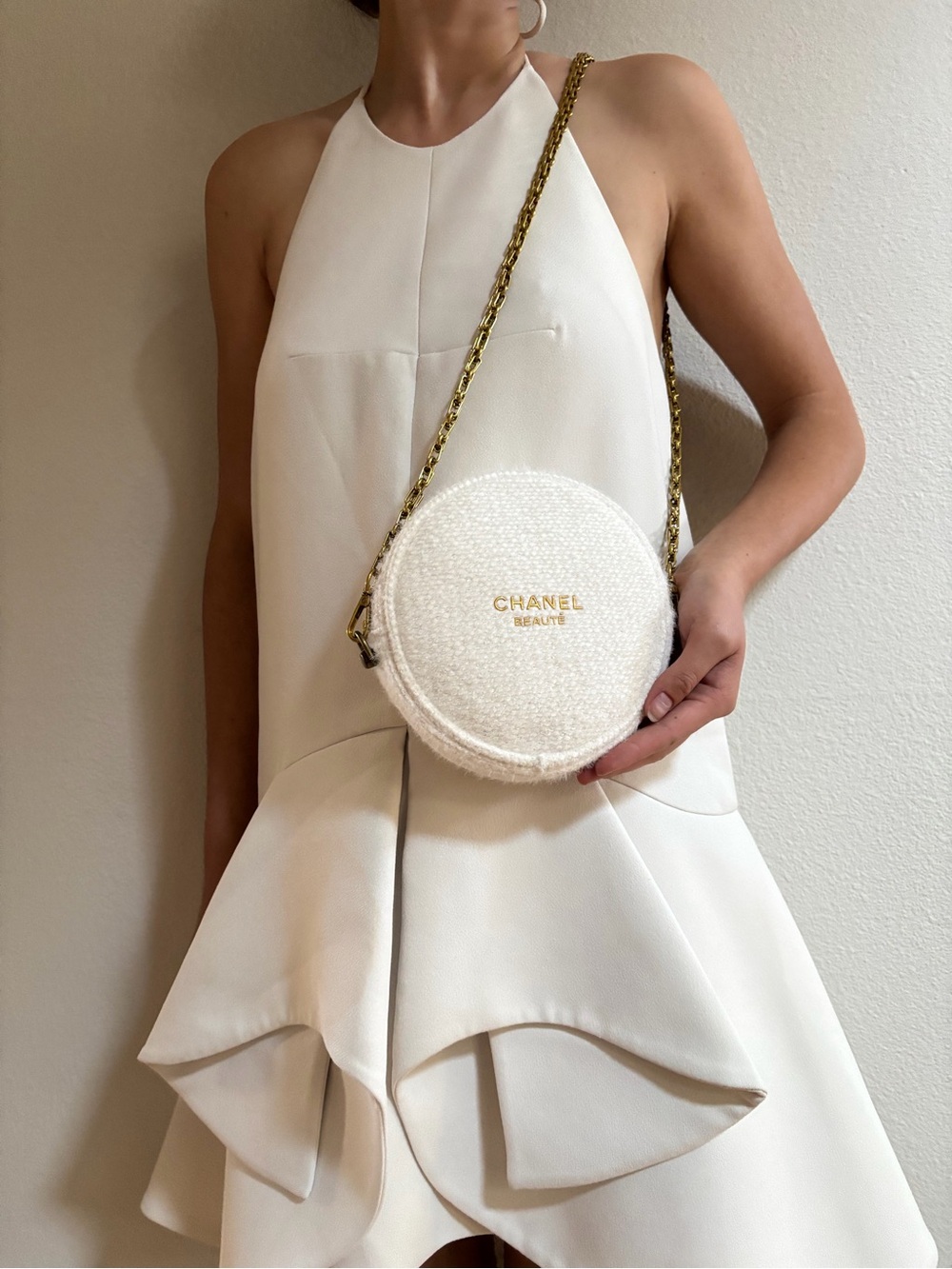 CC White Tweed Round Chain Crossbody Bag LOGO
